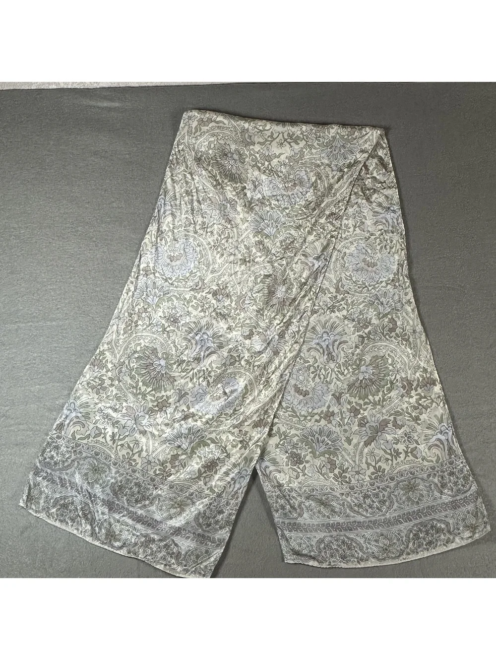 Vintage Lightweight Floral Patterned Scarf in Cream and Pastel Colors